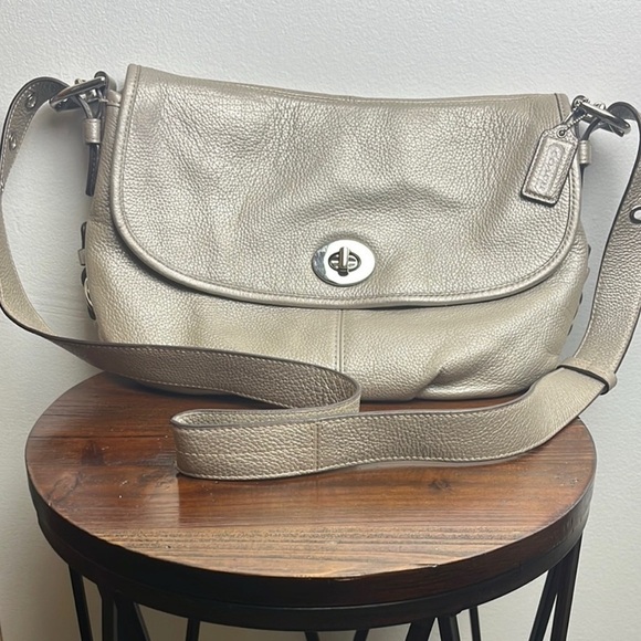 GUC VINTAGE AUTHENTIC Coach Pebble Leather Shoulder Bag Gold w/silver accents - Picture 13 of 13